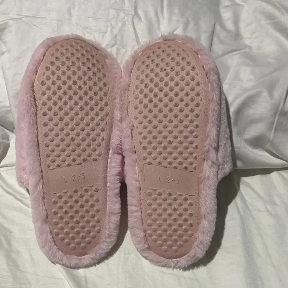 Jessica Simpson L 2/3 Pink Fuzzy Slippers with Heart Design worn once euc